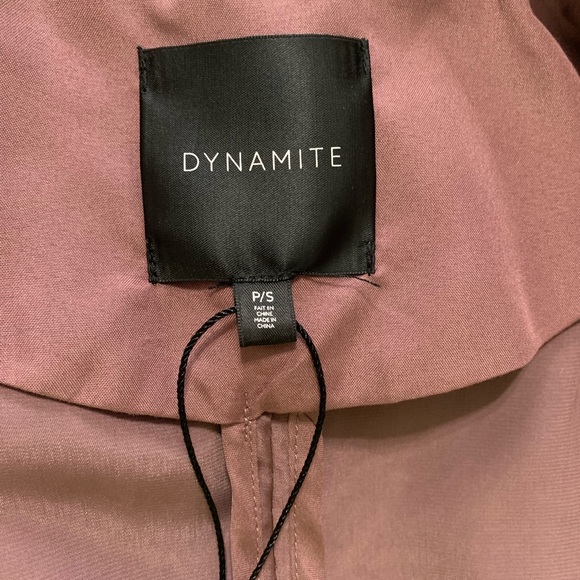 Long dusty pink collared shirt with pockets and robe tie - Picture 5 of 7